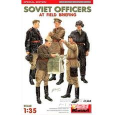 SOVIET OFFICERS AT FIELD BRIEFING. SPECIAL EDITION in 1:35