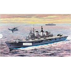 1:700 HMS Invincible Light Aircraft Carrier