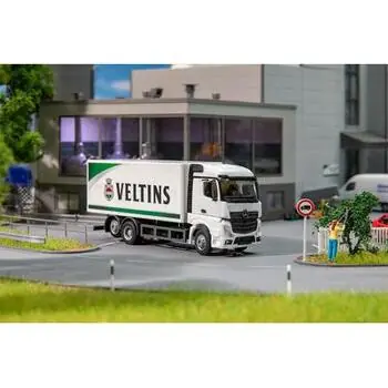 LKW MB Actros Streamspace Kofferaufbau Veltins Gettränke (HERPA)