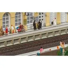Moderner Bahnsteig für C-Gleis