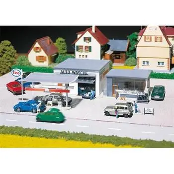 Tankstelle mit Waschhalle