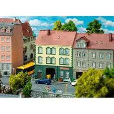 Stadthaus mit Modellbaugeschäft