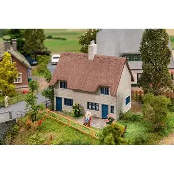 Wohnhaus mit Strohdach