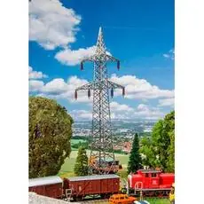 2 Freileitungsmasten (110 kV)