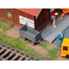 2 Bahnsteigwagen, grau