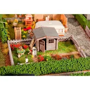 Schrebergarten mit kleinem Gartenhäuschen