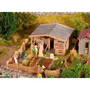 Schrebergarten mit großem Gartenhäuschen