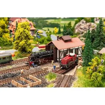 Segmentdrehscheibe mit Lokschuppen