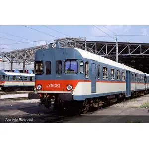 FS, 2-tlg. Dieseltriebwagen ALn 668 Serie 3100, Hellblau/Beige, flache Stirnfenster
