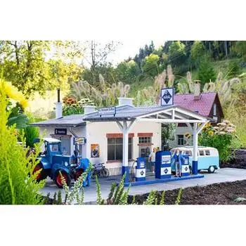 Tankstelle mit Werkstatt