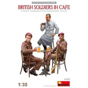 British Soldiers in Cafe in 1:35