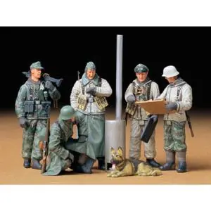 1:35 Fig-Set Dt. Sold. Einsatzbespr.(5)